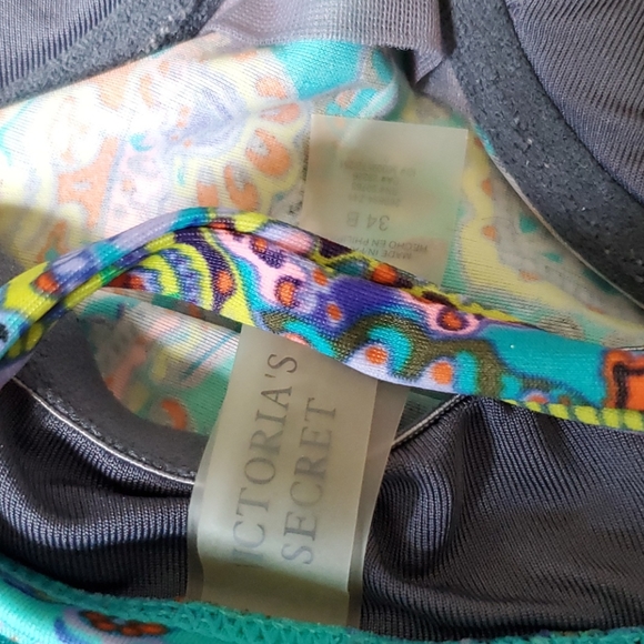 Gorgeous 2 piece Victoria Secret bathing suit - Picture 5 of 8